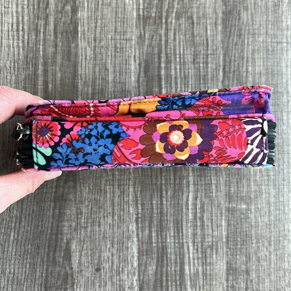 Vera Bradley Floral Wallet Fiesta Retired Print All in 1 Wristlet/Crossbody Bag - Picture 5 of 17